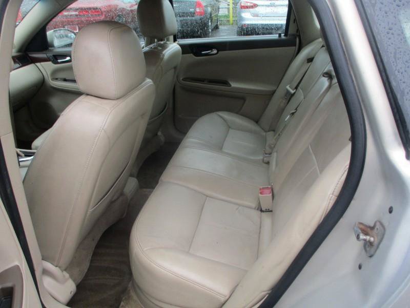 Used 2008 Chevrolet Impala LT w/ Luxury Edition Package FWD image 9