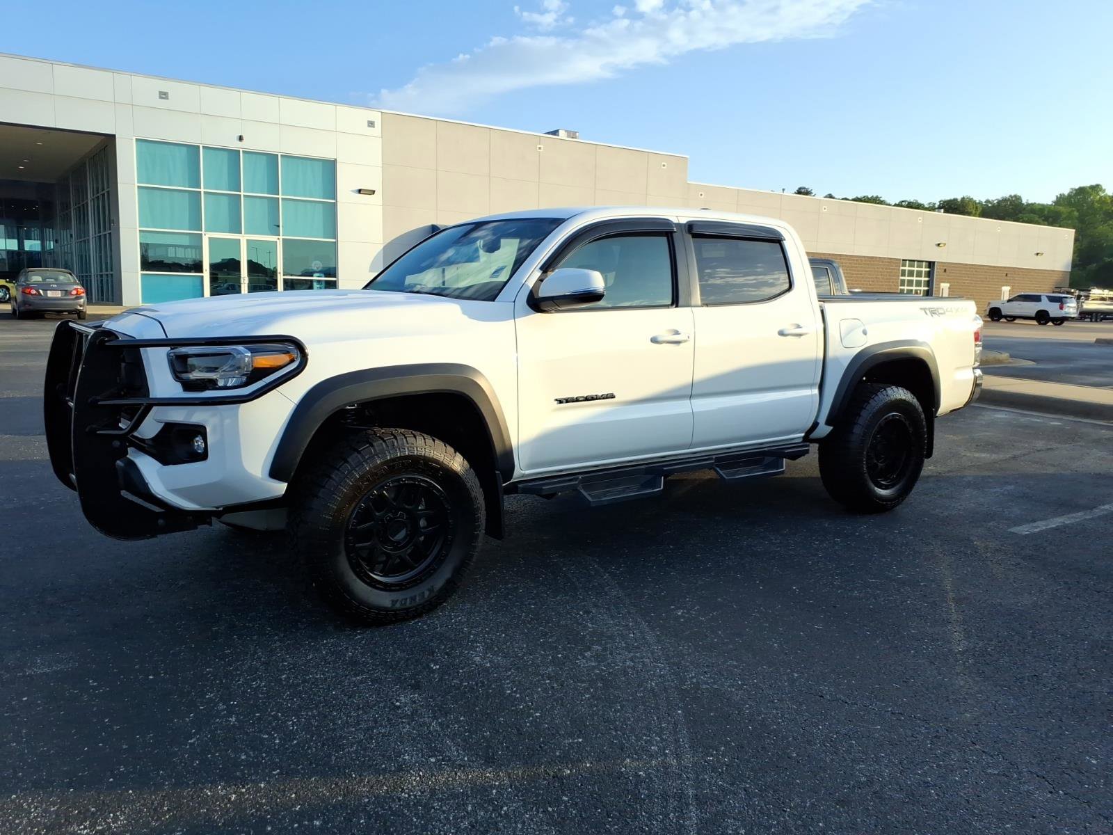 Used 2023 Toyota Tacoma TRD Off-Road image 3