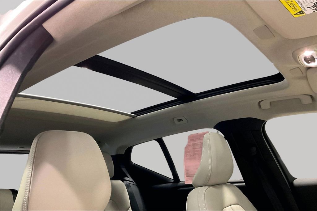 Used 2022 Volvo XC40 T5 Momentum w/ Climate Package AWD/4WD image 26