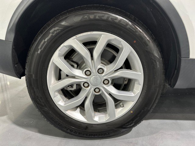 Used 2019 Land Rover Discovery SE AWD/4WD image 8
