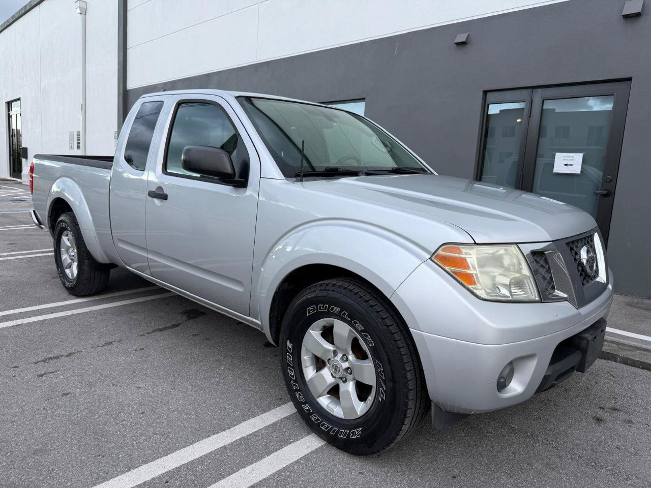 Used 2012 Nissan Frontier SV RWD image 3