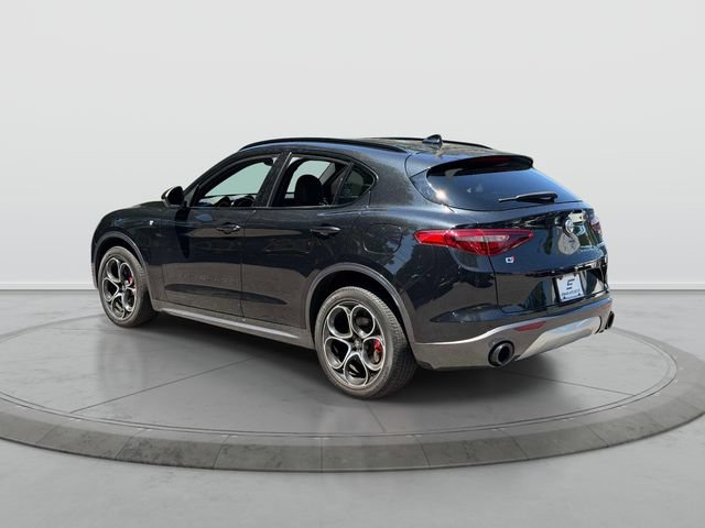 Used 2023 Alfa Romeo Stelvio Ti AWD/4WD image 4