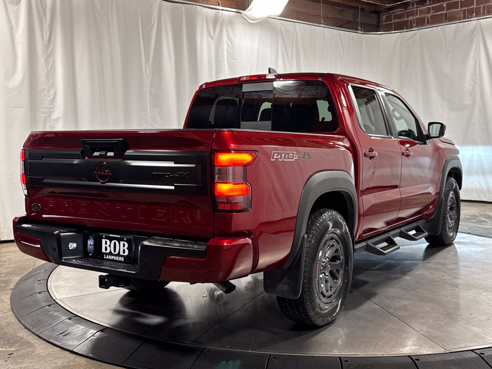 Used 2025 Nissan Frontier PRO-4X w/ Tow Package AWD/4WD image 10