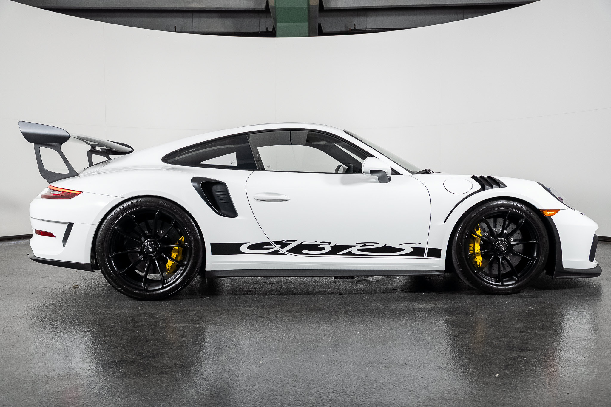 Used 2019 Porsche 911 GT3 RS RWD image 46