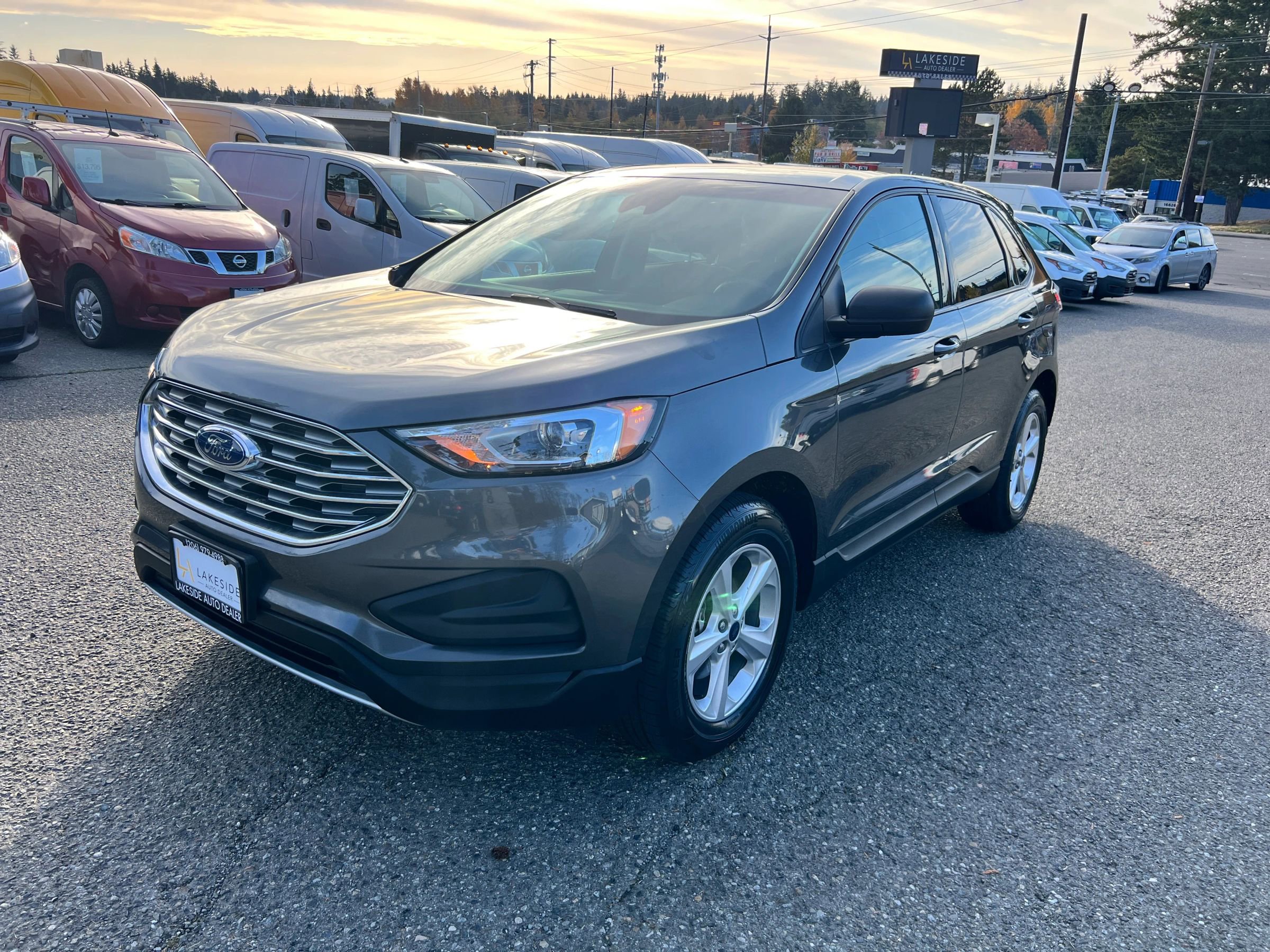 Used 2020 Ford Edge SE image 1