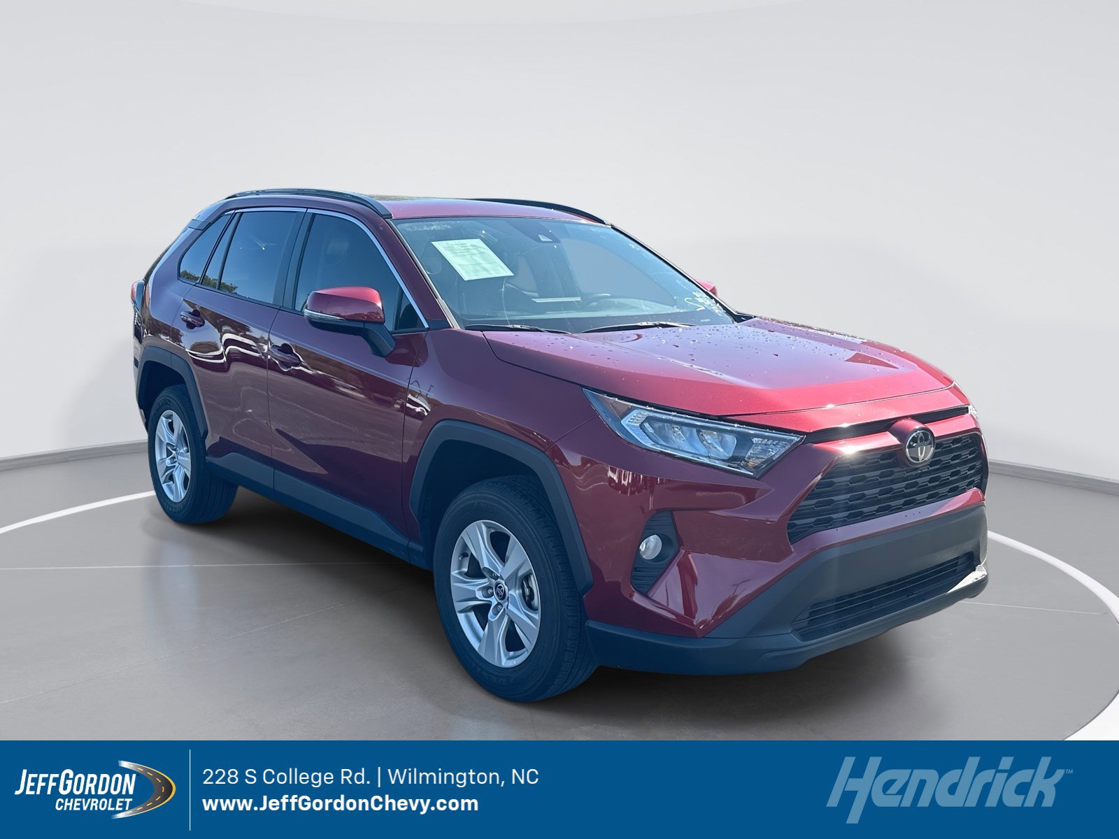 Used 2021 Toyota RAV4 XLE w/ Convenience Package FWD video 1