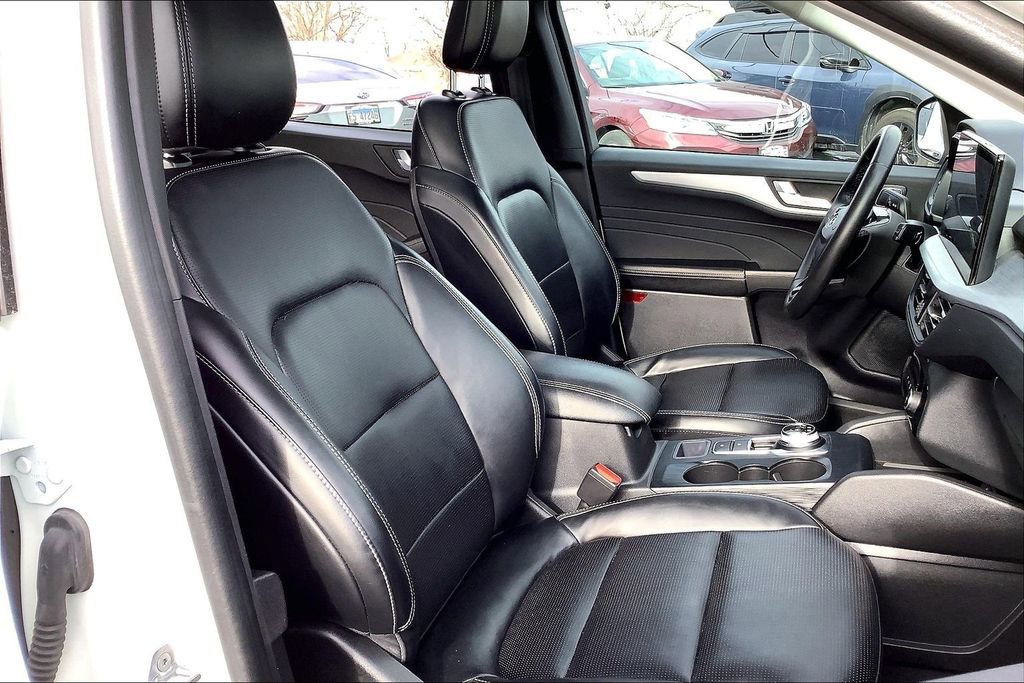 Used 2023 Ford Escape Platinum image 8