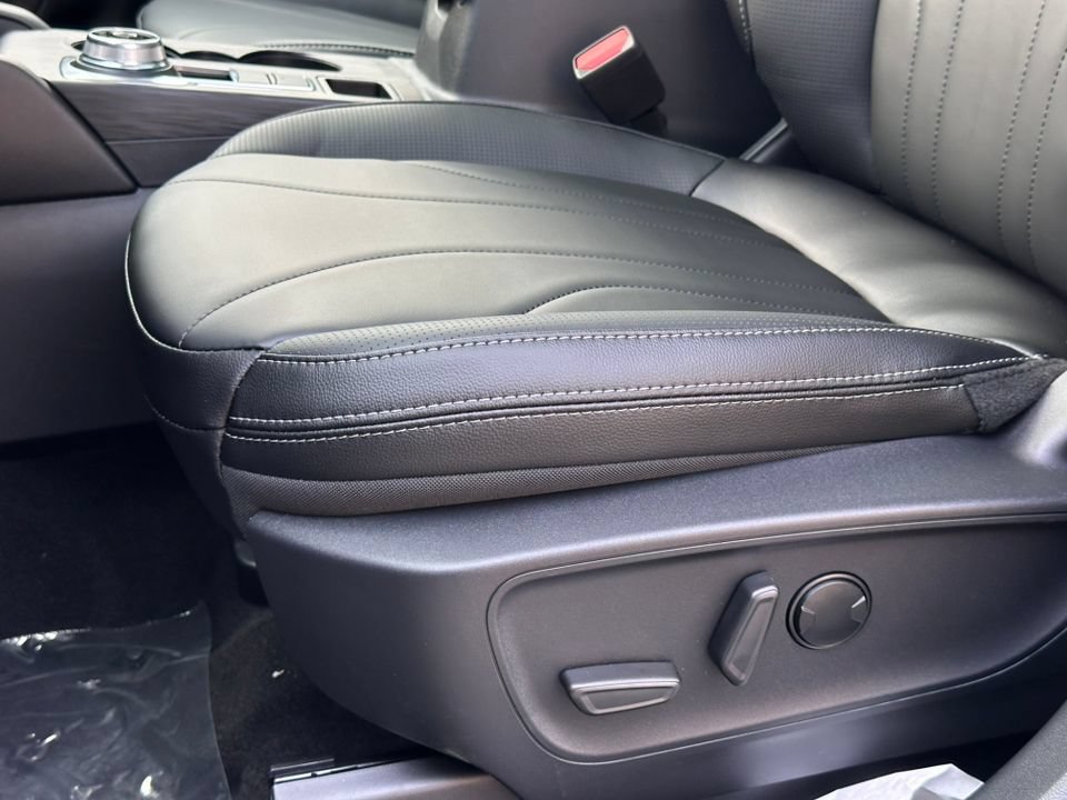 New 2025 Ford Escape SE w/ PHEV Premium Package FWD image 16