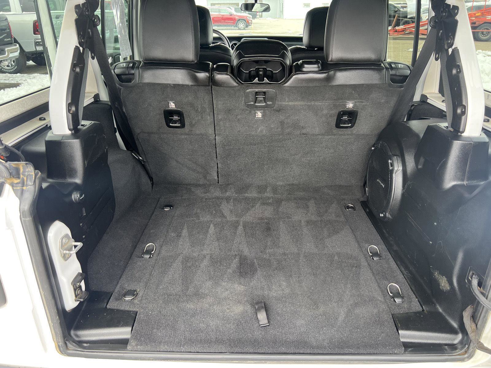 Used 2018 Jeep Wrangler Unlimited Sahara image 22