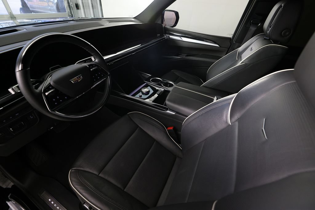 Used 2025 Cadillac Escalade ESV Sport AWD/4WD image 19