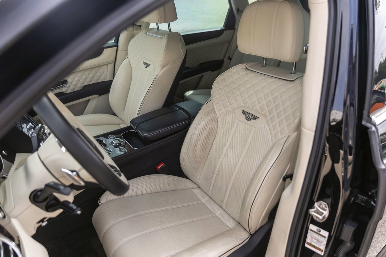 Used 2021 Bentley Bentayga AWD/4WD image 19