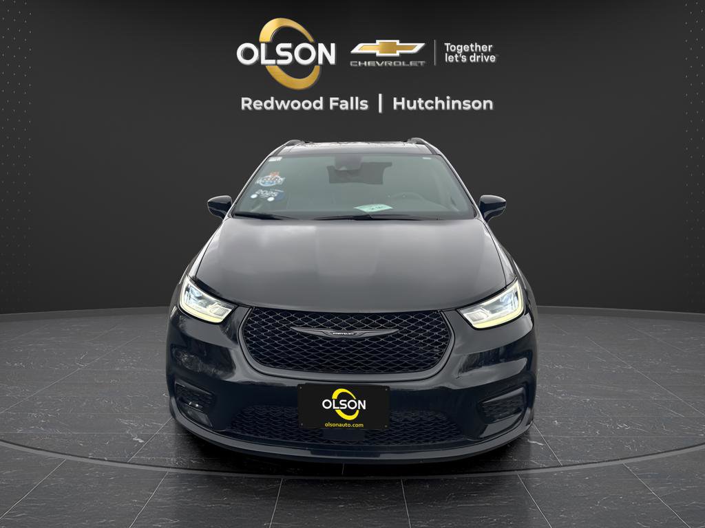 Used 2025 Chrysler Pacifica Limited image 8