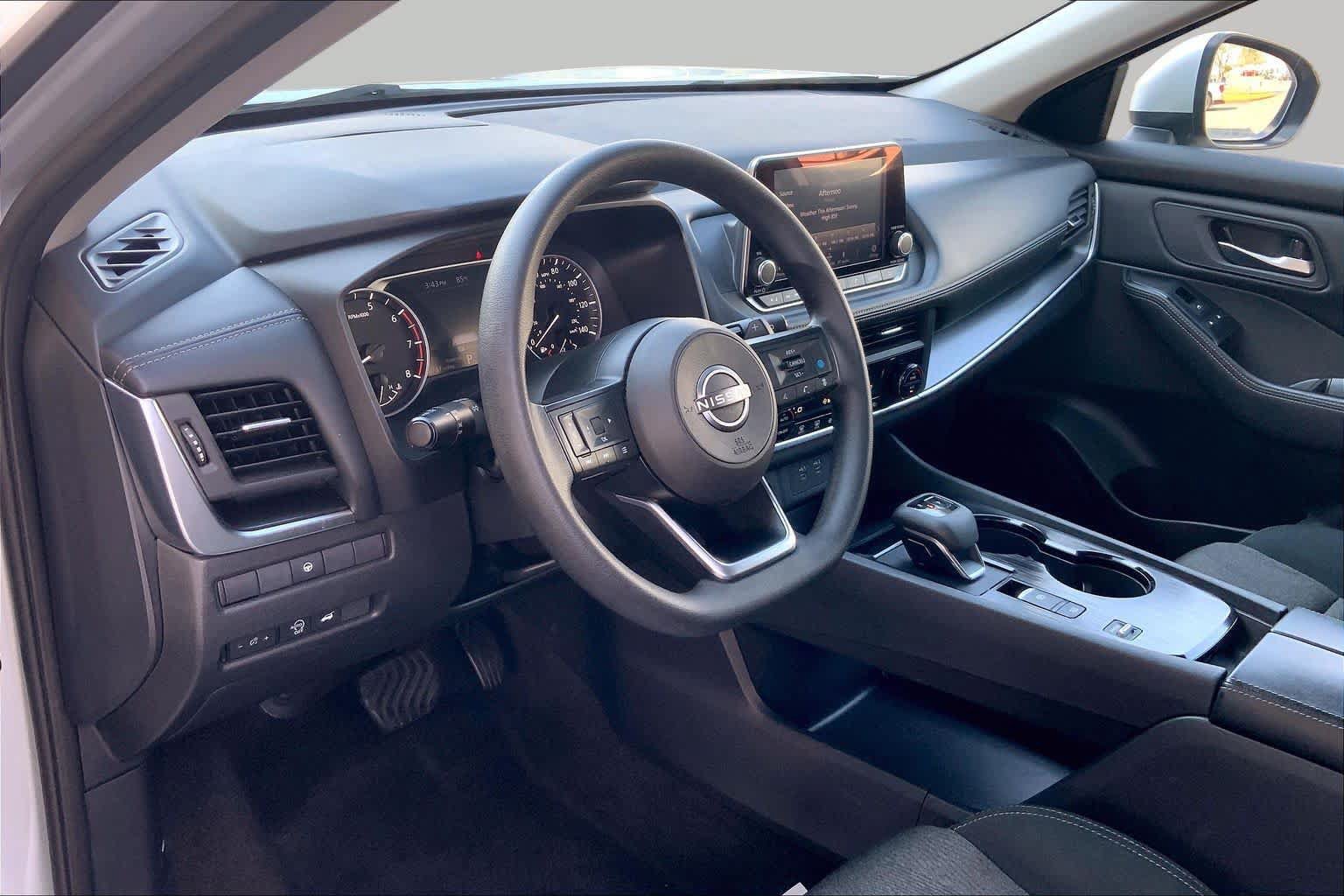 Used 2024 Nissan Rogue SV FWD image 17