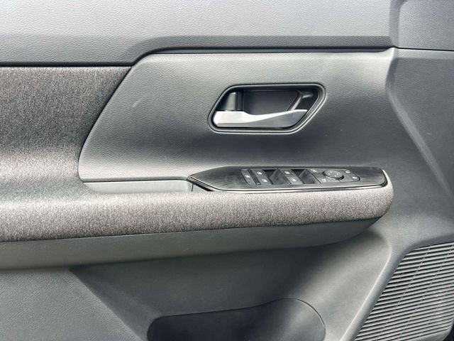Used 2025 Nissan Kicks SV w/ Illumination Package image 18