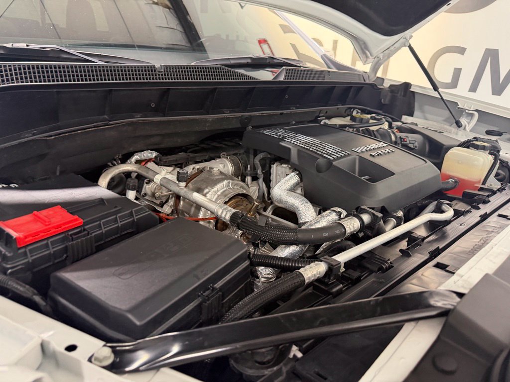Used 2023 Chevrolet Silverado 1500 High Country w/ High Country Premium Package AWD/4WD image 10