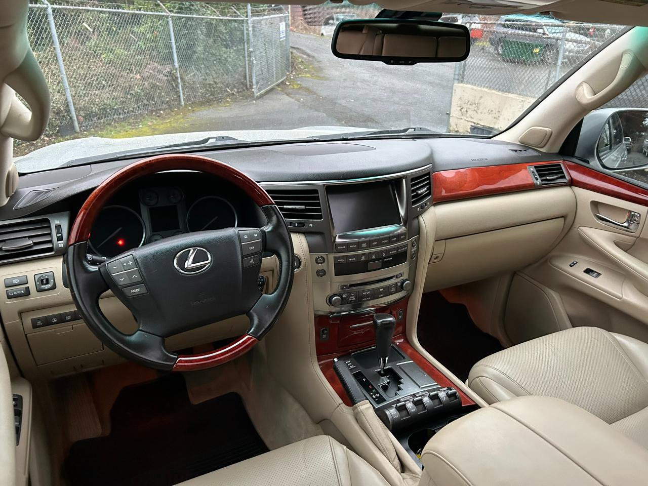 Used 2008 Lexus LX 570 Sport Utility AWD/4WD image 17