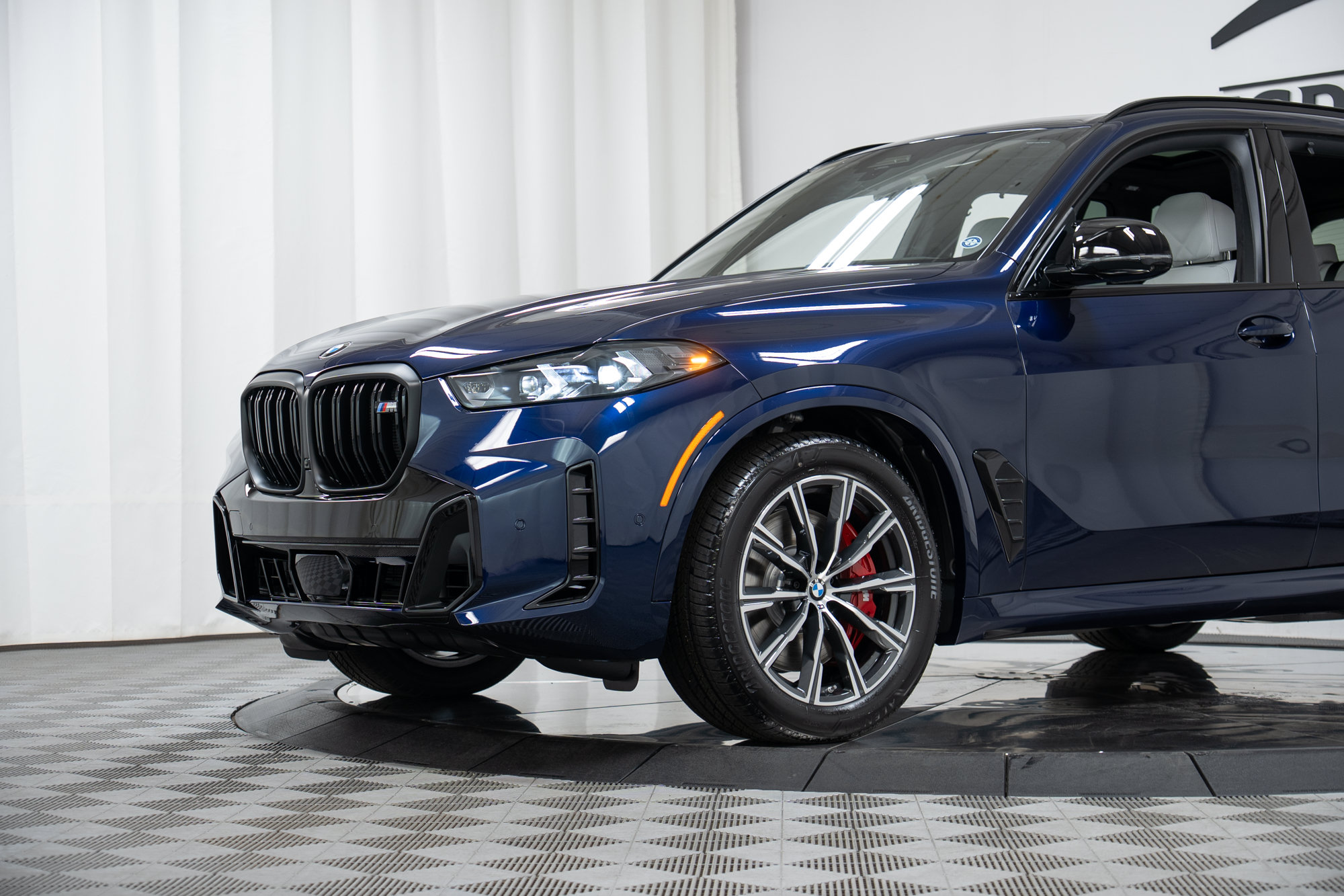 New 2026 BMW X5 M60i AWD/4WD image 25