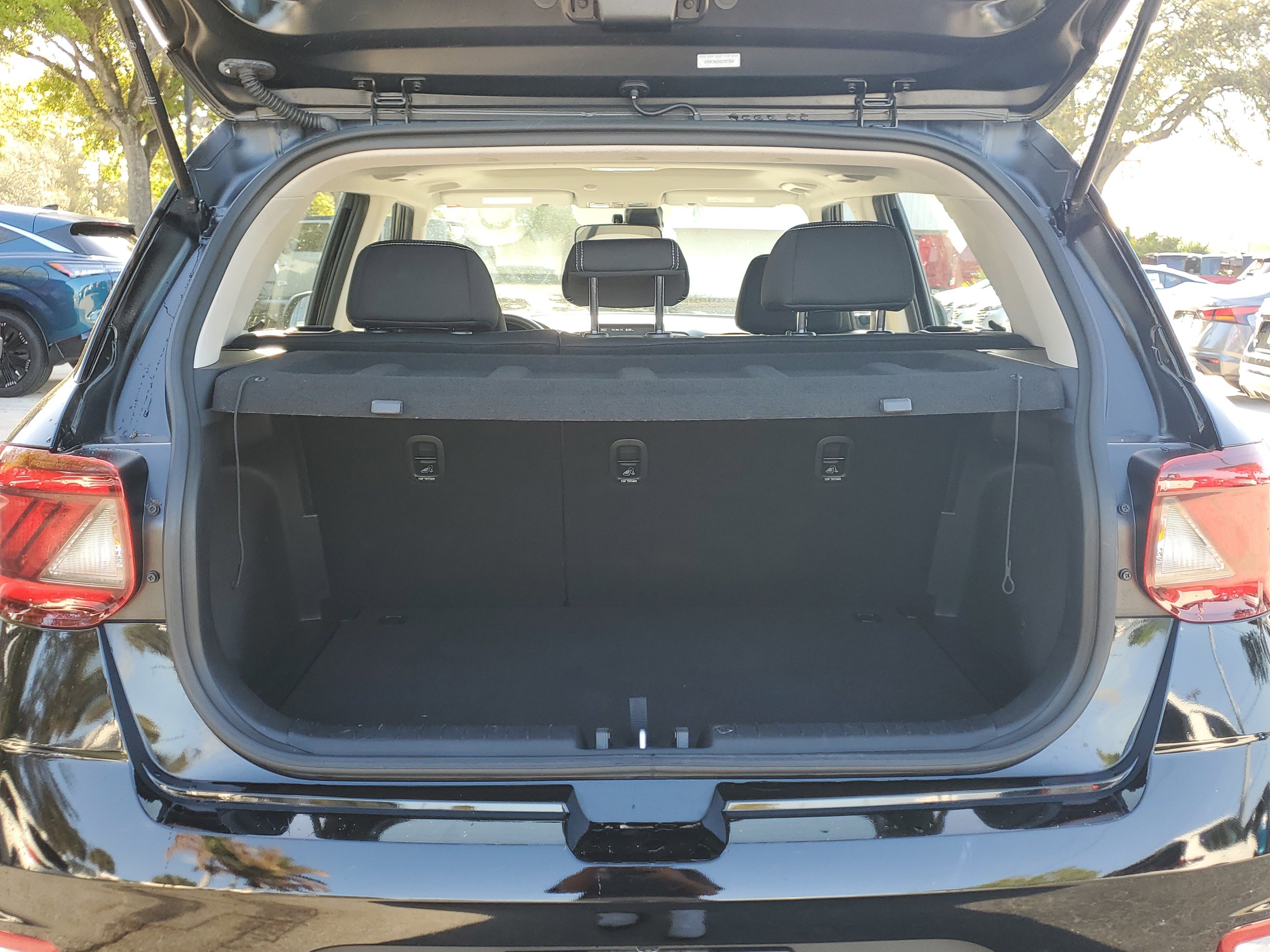 Used 2025 Hyundai Venue SEL FWD image 10