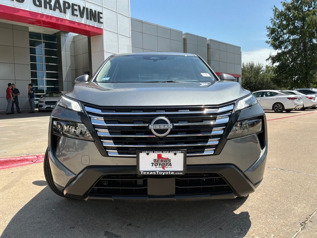 Used 2025 Nissan Rogue SV FWD image 3