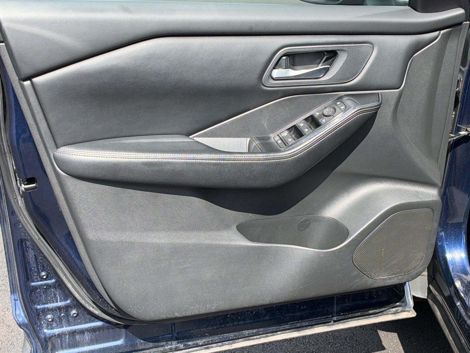 Used 2024 Nissan Rogue SV AWD/4WD image 10