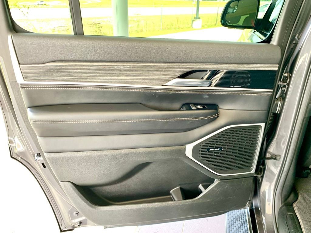 Used 2022 Jeep Wagoneer Series II AWD/4WD image 18