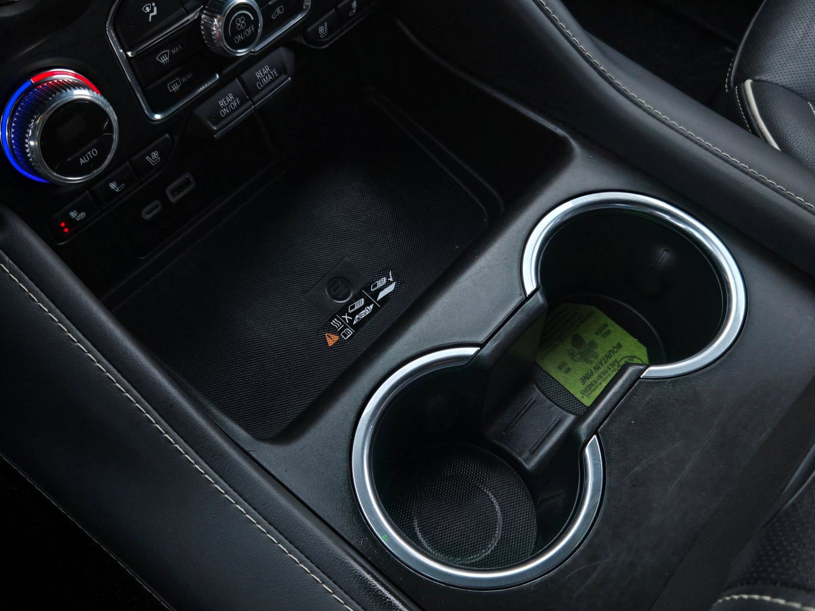 Used 2024 GMC Yukon XL SLT image 19