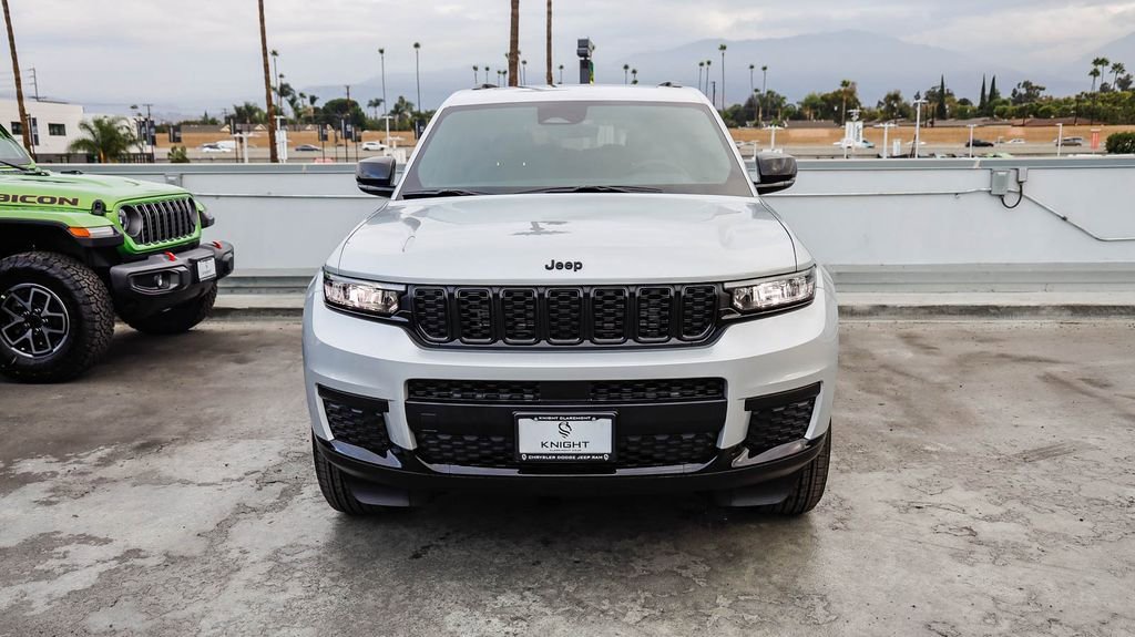 New 2025 Jeep Grand Cherokee L Altitude image 3