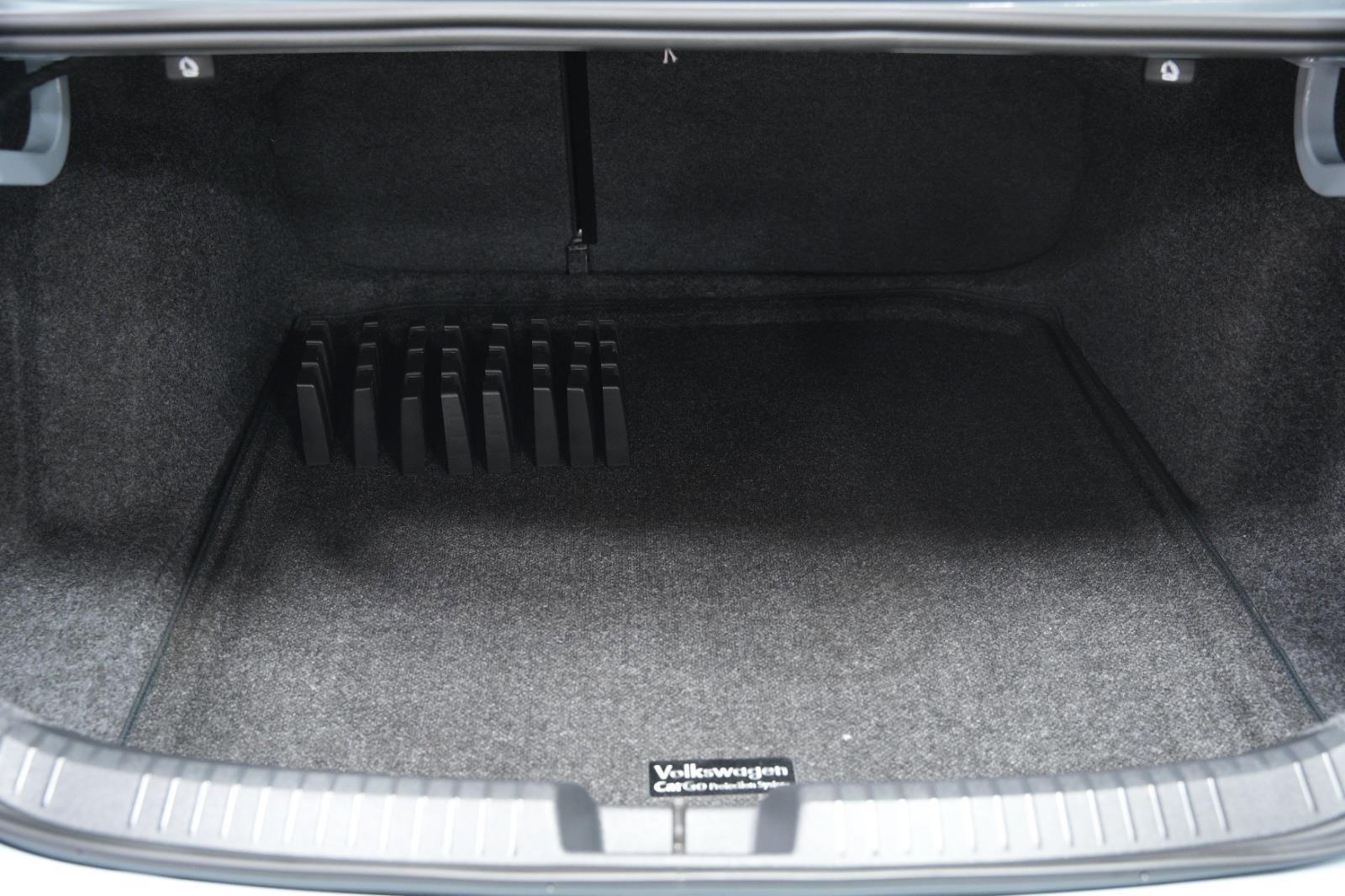 Used 2025 Volkswagen Jetta SE image 13