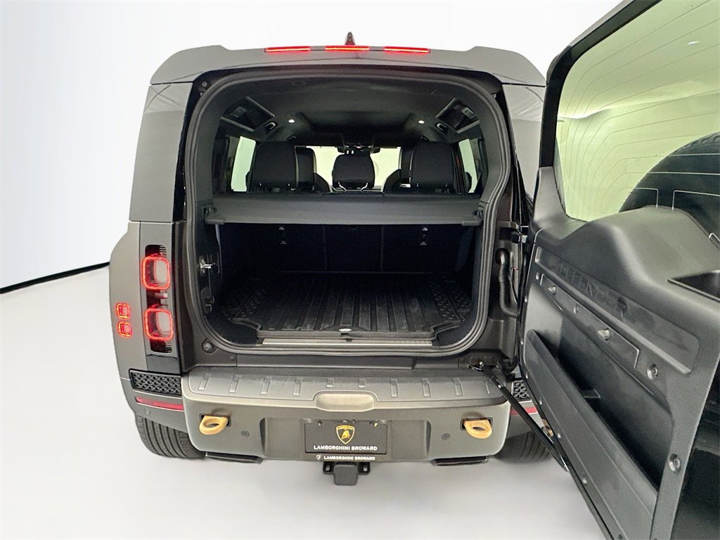 Used 2025 Land Rover Defender 110 image 29