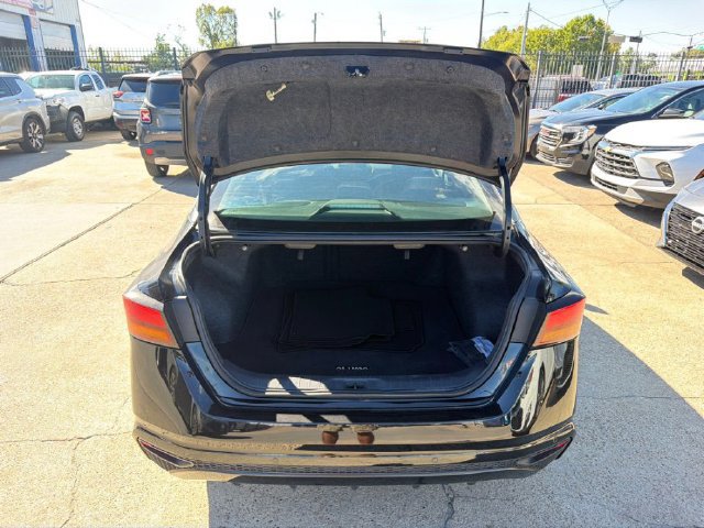 Used 2025 Nissan Altima 2.5 SV FWD image 6