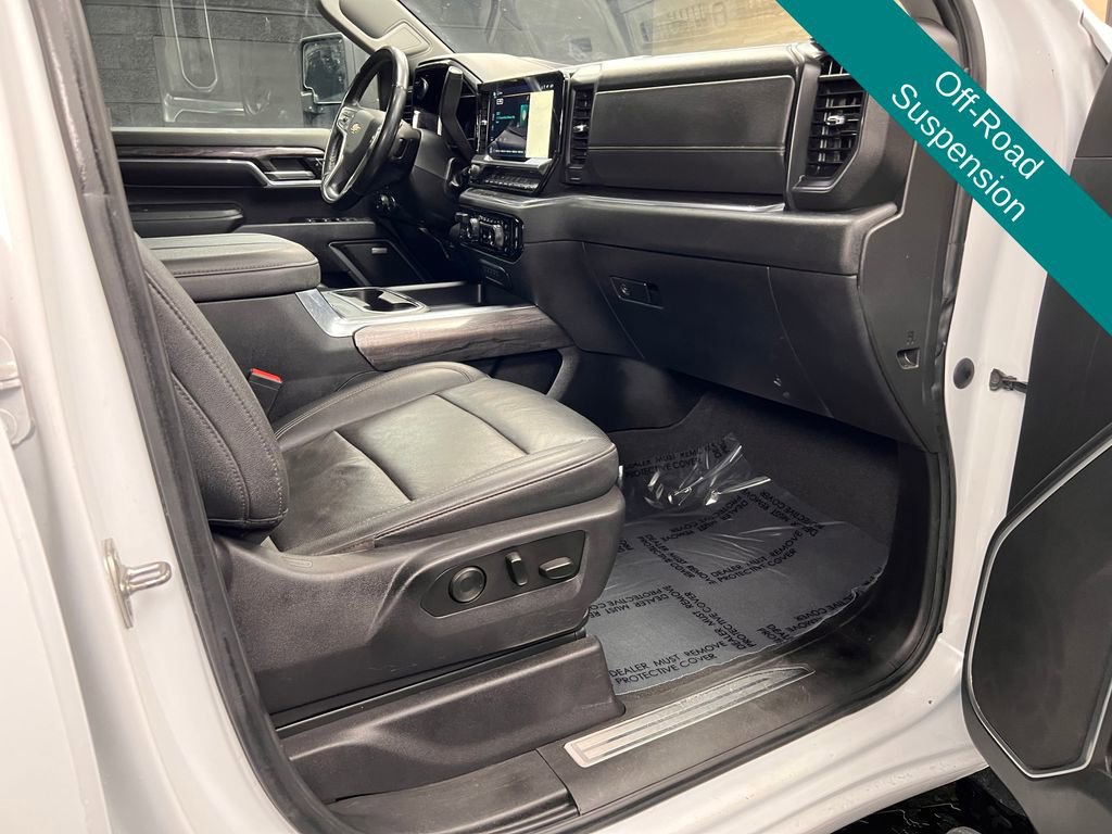 Used 2024 Chevrolet Silverado 2500 LTZ w/ LTZ Plus Package image 8