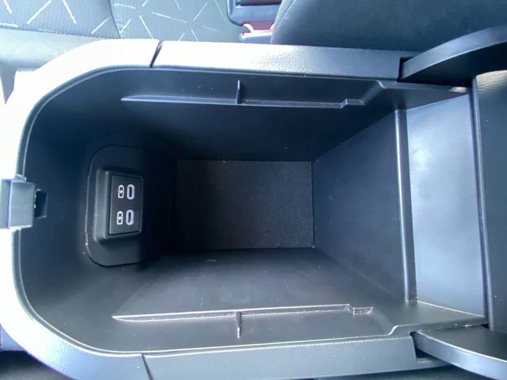 Used 2024 Toyota RAV4 XLE AWD/4WD image 25