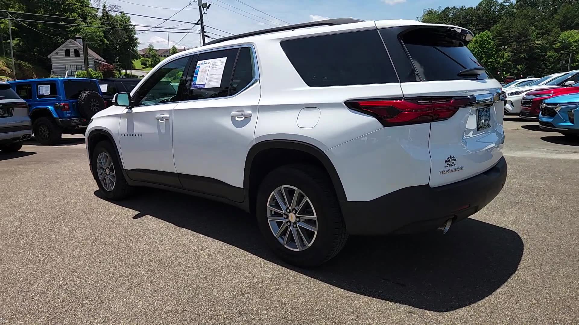 Used 2022 Chevrolet Traverse LT FWD image 3
