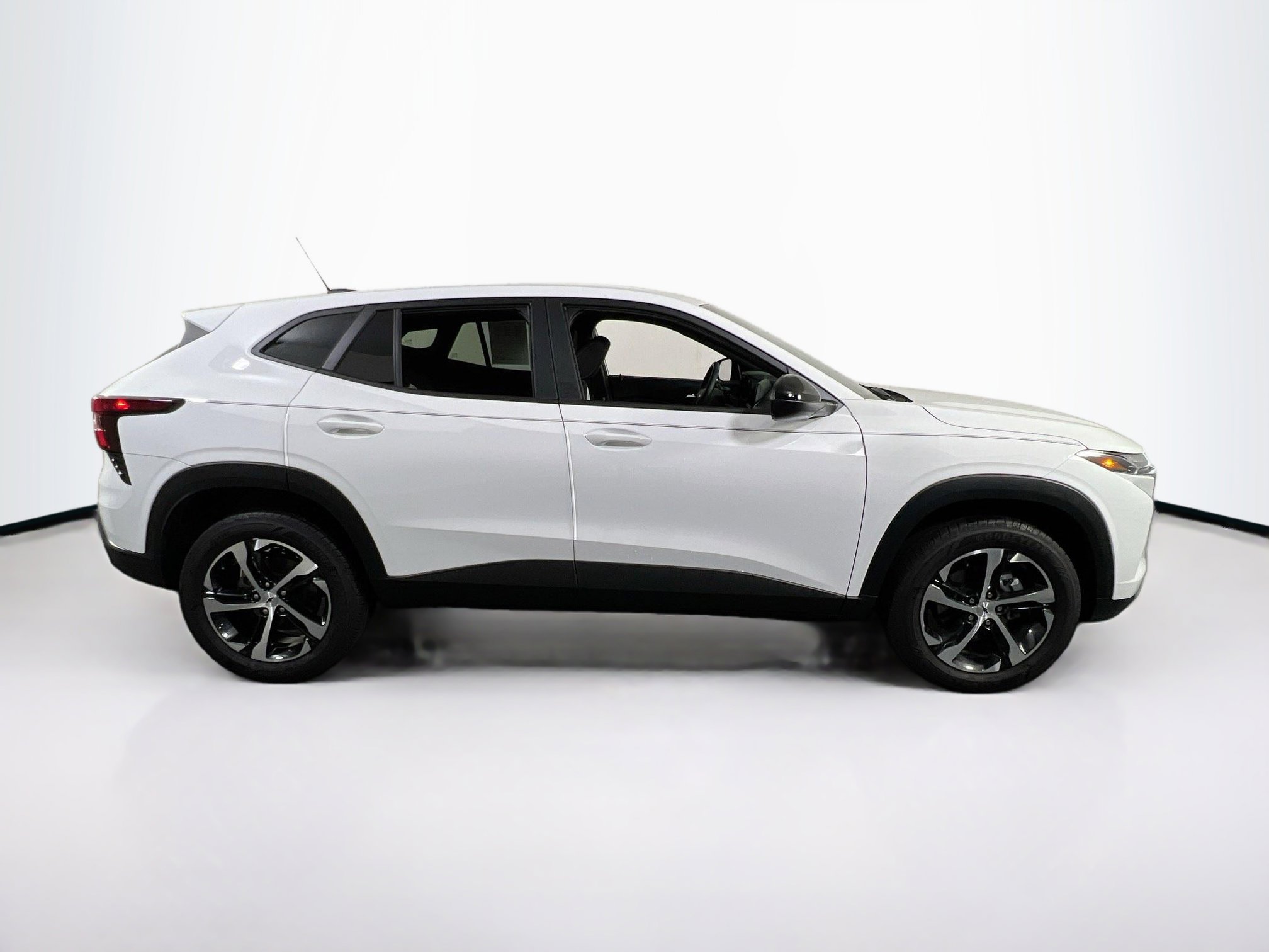 Used 2025 Chevrolet Trax RS w/ Driver Confidence Package image 4