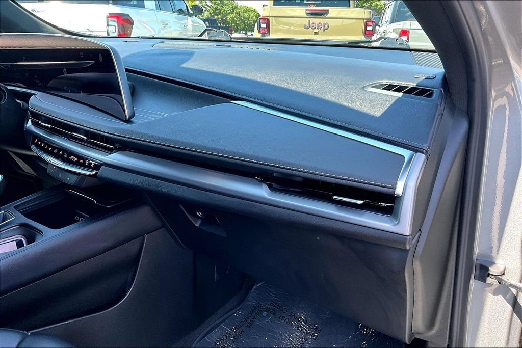 Used 2025 Cadillac XT4 Premium Luxury AWD/4WD image 19