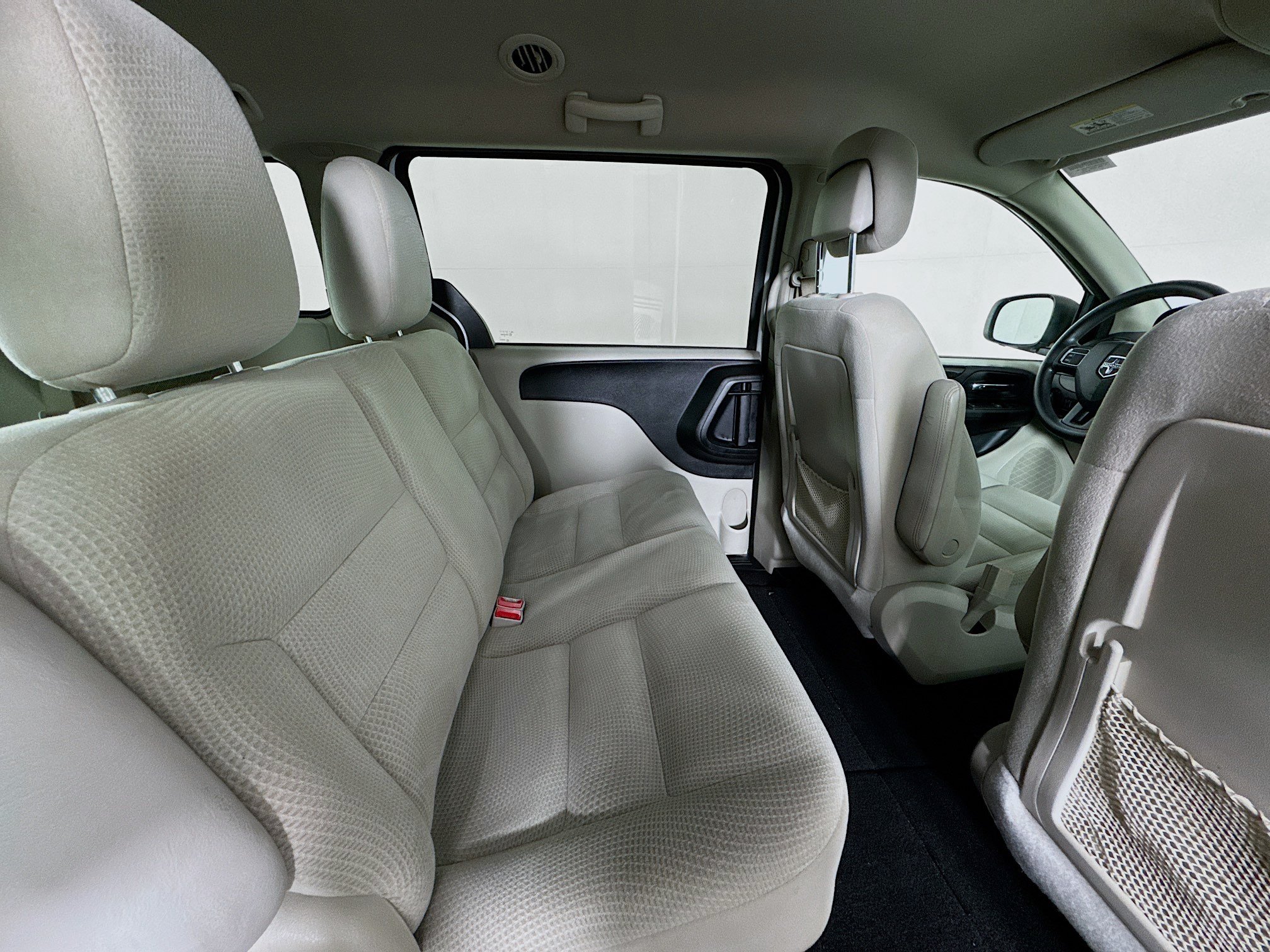 Used 2017 Dodge Grand Caravan SE FWD image 23