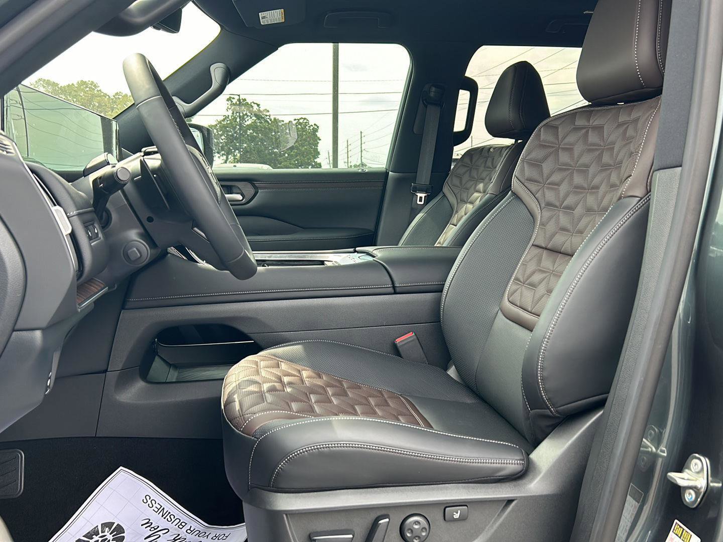 New 2025 Nissan Armada Platinum Reserve image 14