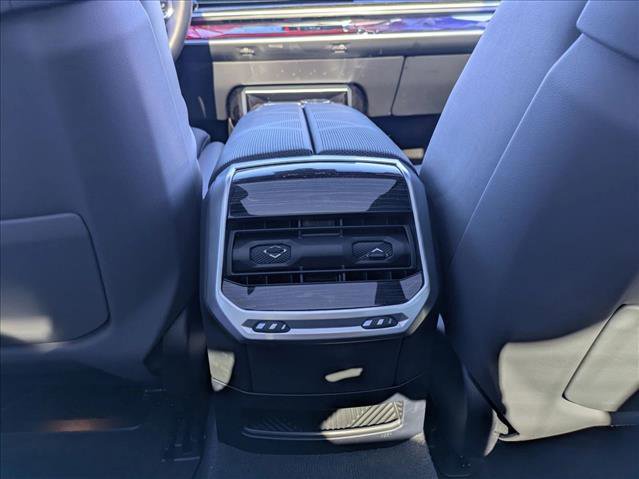 Used 2024 BMW 740i image 18