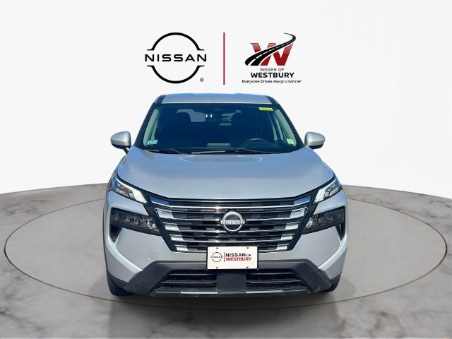 Used 2024 Nissan Rogue SV AWD/4WD image 2