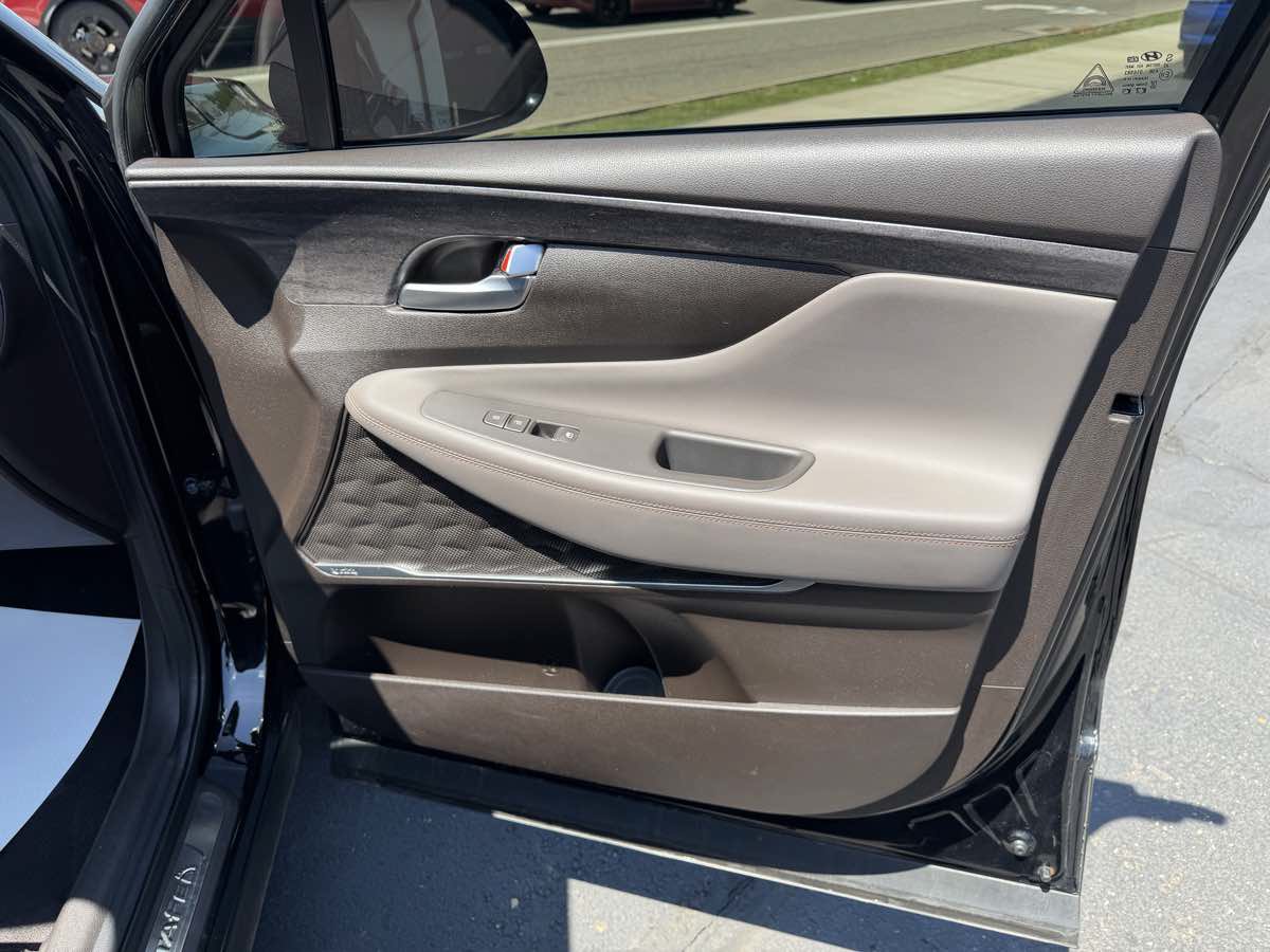 Used 2019 Hyundai Santa Fe Limited AWD/4WD image 20