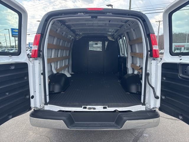 Used 2024 Chevrolet Express 2500 w/ Driver Convenience Package image 15