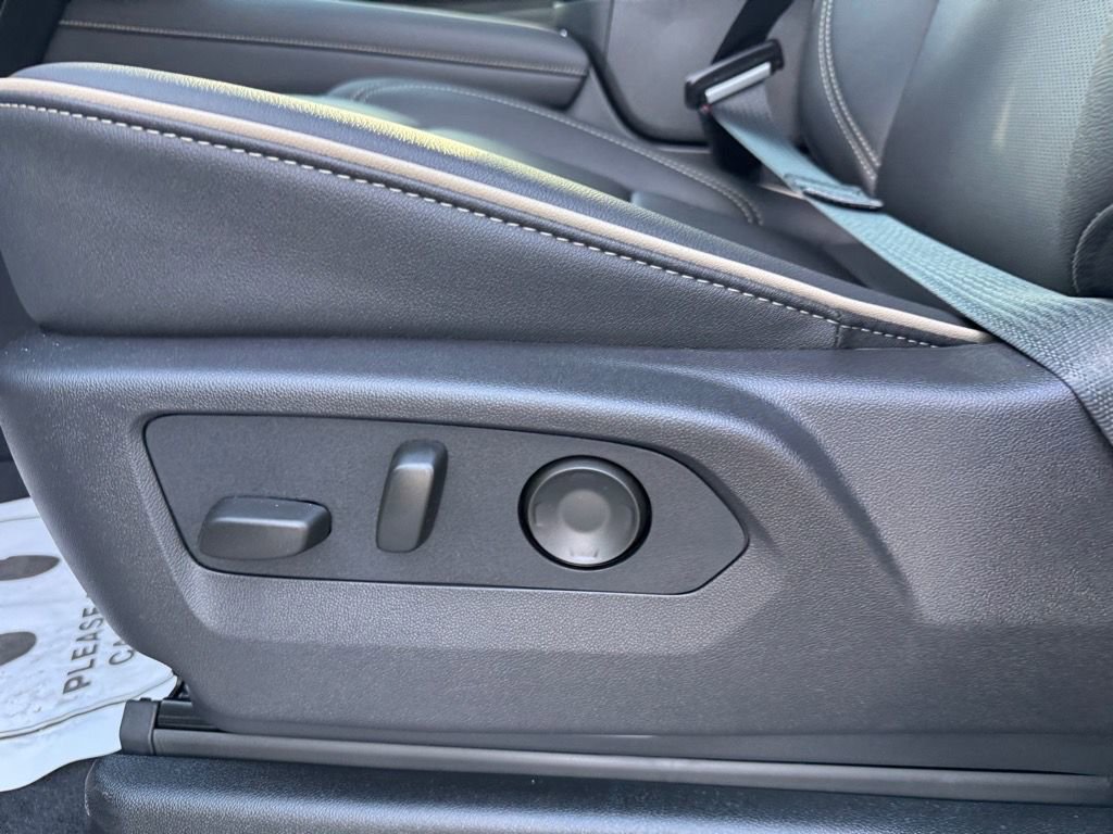 New 2025 Chevrolet Suburban Premier image 13