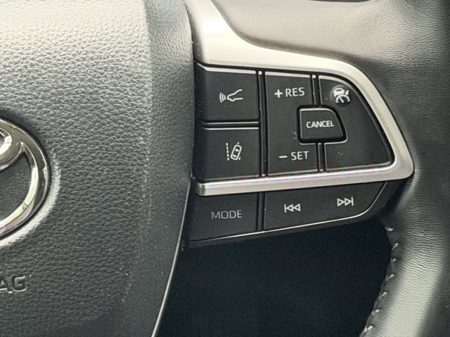 Certified 2025 Toyota Highlander LE FWD image 17