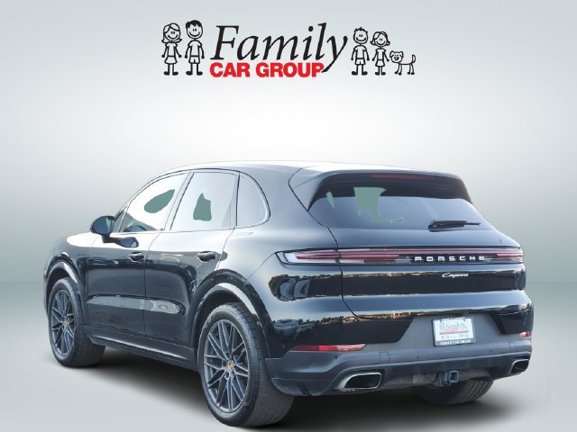 Used 2024 Porsche Cayenne AWD/4WD image 3