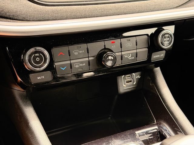 Used 2024 Jeep Compass Latitude AWD/4WD image 31