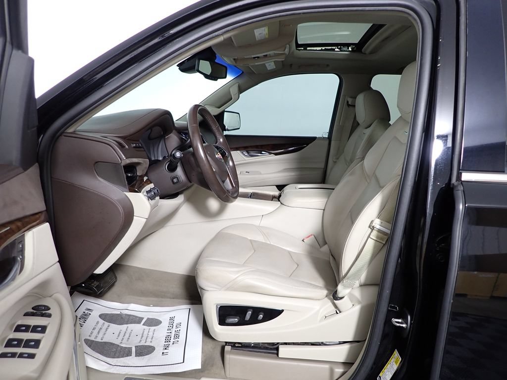Used 2015 Cadillac Escalade Luxury AWD/4WD image 25