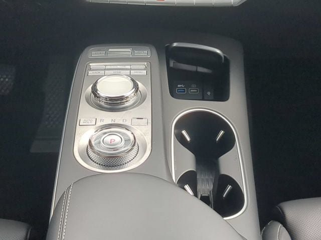 Used 2023 Genesis GV70 2.5T w/ Select Package AWD/4WD image 18