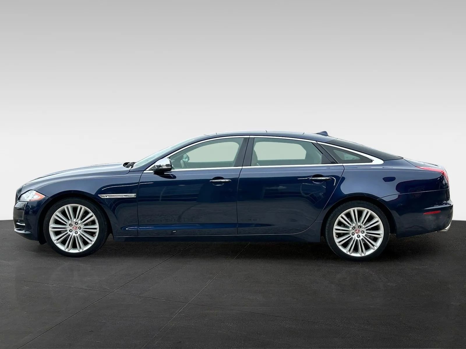 Used 2015 Jaguar XJ L Portfolio image 4