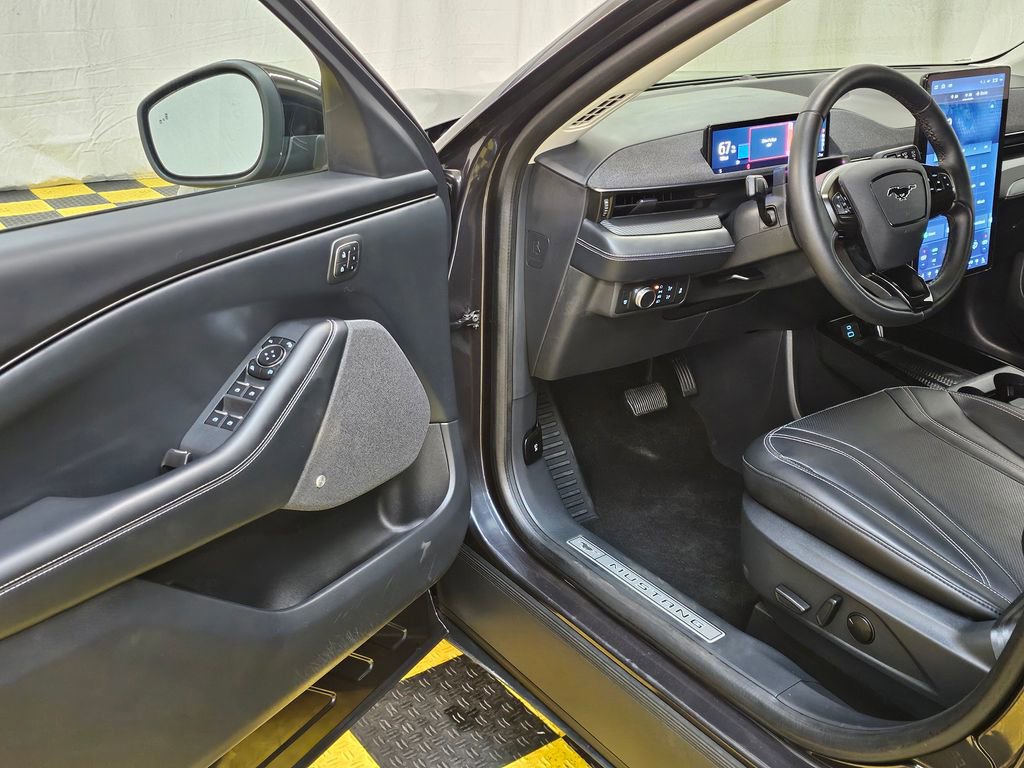 Used 2021 Ford Mustang Mach-E Premium image 19