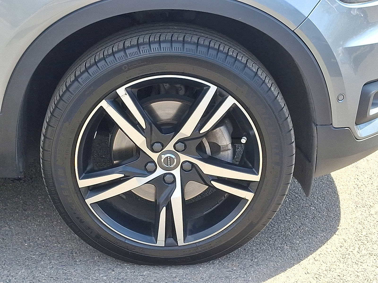 Used 2019 Volvo XC40 T5 R-Design AWD/4WD image 27